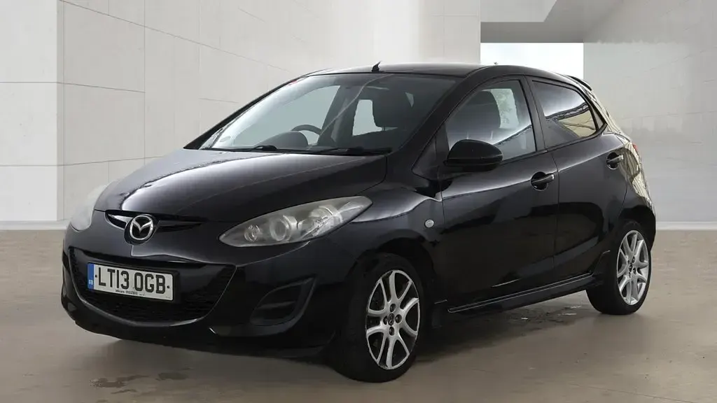 Begagnad Mazda 2 2013 Svart Halvkombi