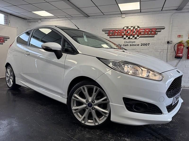 White Used 2014 Ford Fiesta Zetec Hatchback | £5,700 (Fair price) - Image 1/1
