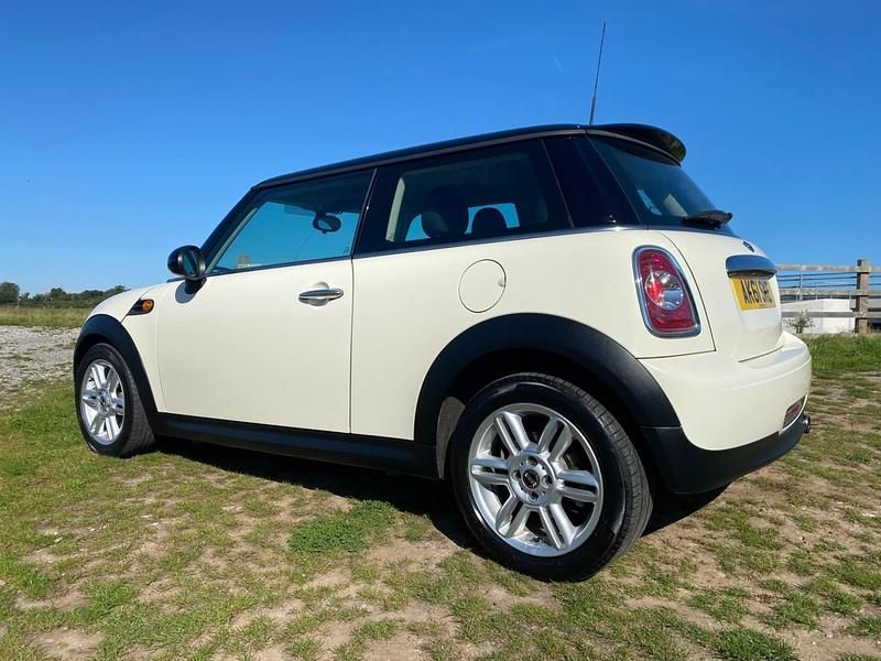 Usado Mini Cooper Hatch 2011 Blanco Utilitario