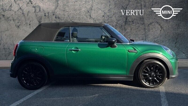 Begagnad Mini Cooper Classic 134 HK (98 kW) 2023 Grön Halvkombi