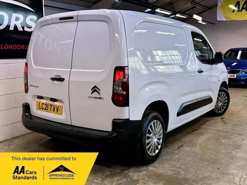 Used Citroën Berlingo 76 HP (55 kW) 2021 White MPV