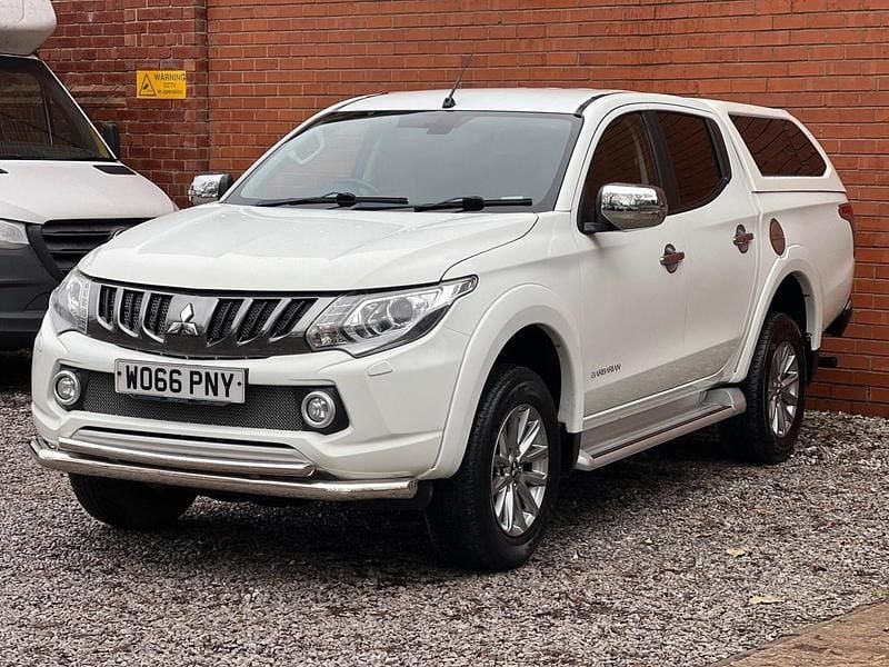 Used Mitsubishi L200 2017 White Pickup