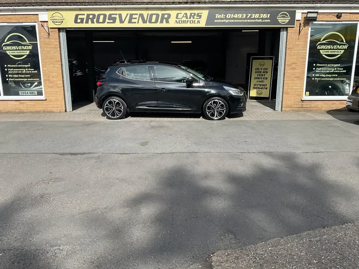 Used Renault Clio Signature 90 HP (66 kW) 2017 Black Hatchback