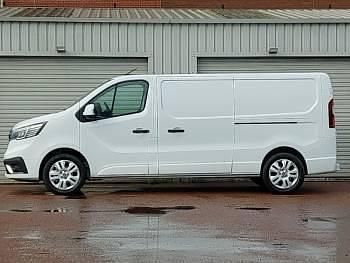 New Renault Trafic 2025 Solid  glacier white MPV
