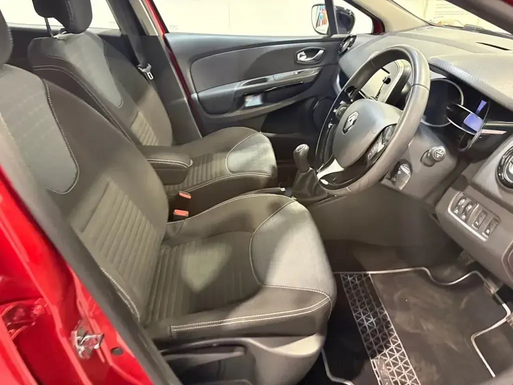 Used Renault Clio Dynamique 90 HP (66 kW) 2015 Red Hatchback