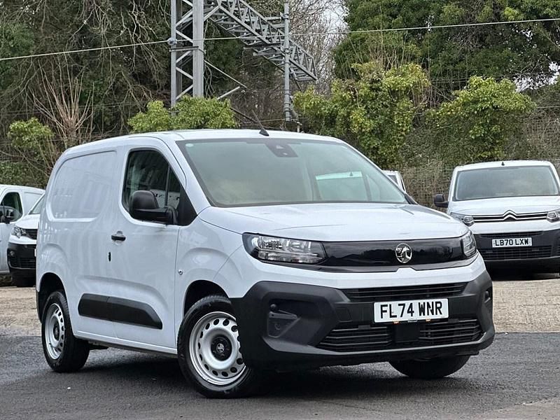 Used Vauxhall Combo S 100 HP (73 kW) 2025 White Van