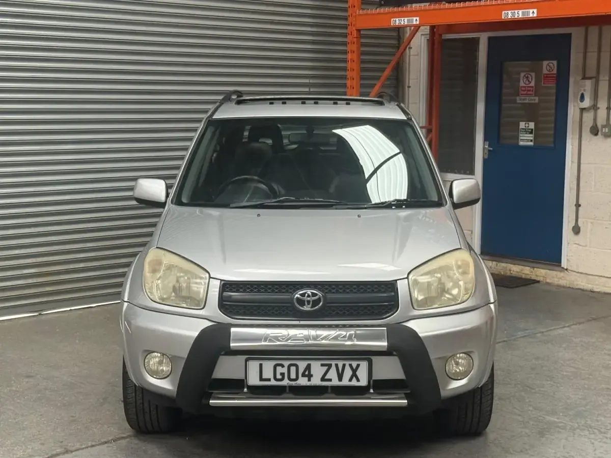 Begagnad Toyota RAV4 147 HK (108 kW) 2004 Silver SUV