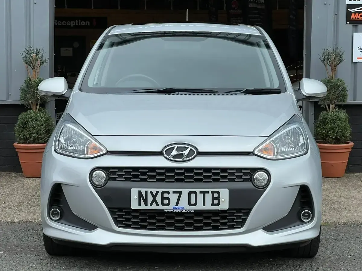 Used Hyundai i10 Premium SE 87 HP (63 kW) 2017 Silver Hatchback