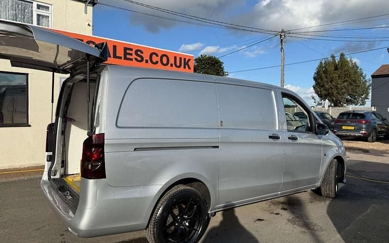 Usado Mercedes Vito 102 HP (75 kW) 2019 Van