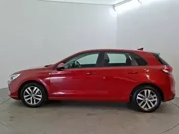 Used Hyundai i30 SE 110 HP (80 kW) 2017 Red Hatchback