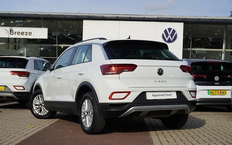 Used 2025 VW T-Roc Life SUV | £19,980 (Fair price) - Image 1/2