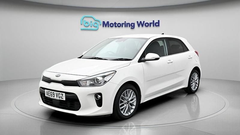 Used Kia Rio 99 HP (72 kW) 2019 White Hatchback