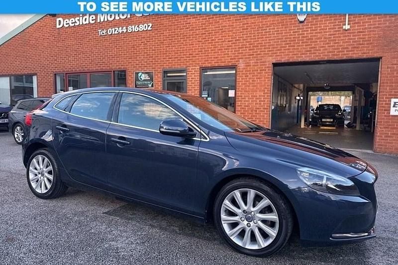 Blue Used 2015 Volvo V40 SE Lux Hatchback | £7,995 (Fair price) - Image 1/1