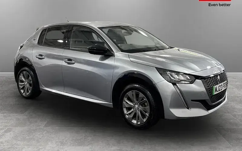 Usado Peugeot e-208 Allure+ 100 kW (136 CV) 2023 Utilitario