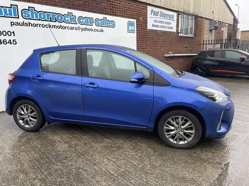 Used Toyota Yaris 111 HP (81 kW) 2018 Blue Hatchback