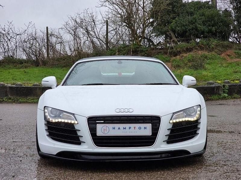 Begagnad Audi R8 Spyder Design 430 HK (316 kW) 2012 Vit Cab
