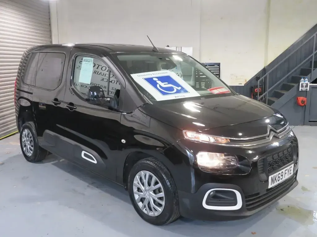 Used Citroën Berlingo Feel 101 HP (74 kW) 2020 Black MPV