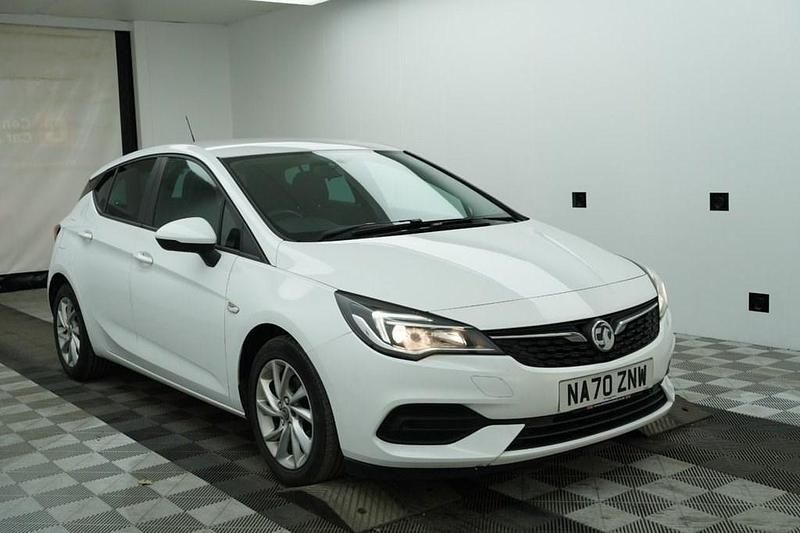 Used Vauxhall Astra Business Edition 105 HP (77 kW) 2020 White Hatchback