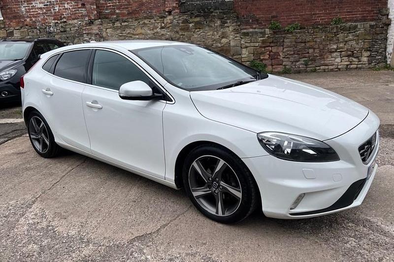 Used 2015 Volvo V40 R-Design Hatchback | £4,500 (Fair price) - Image 1/1