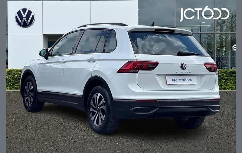 Używany VW Tiguan Active 150 KM (110 kW) 2022 Biały SUV