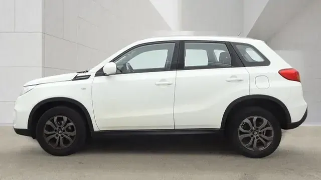 Używany Suzuki Vitara SZ4 120 KM (88 kW) 2018 Biały SUV