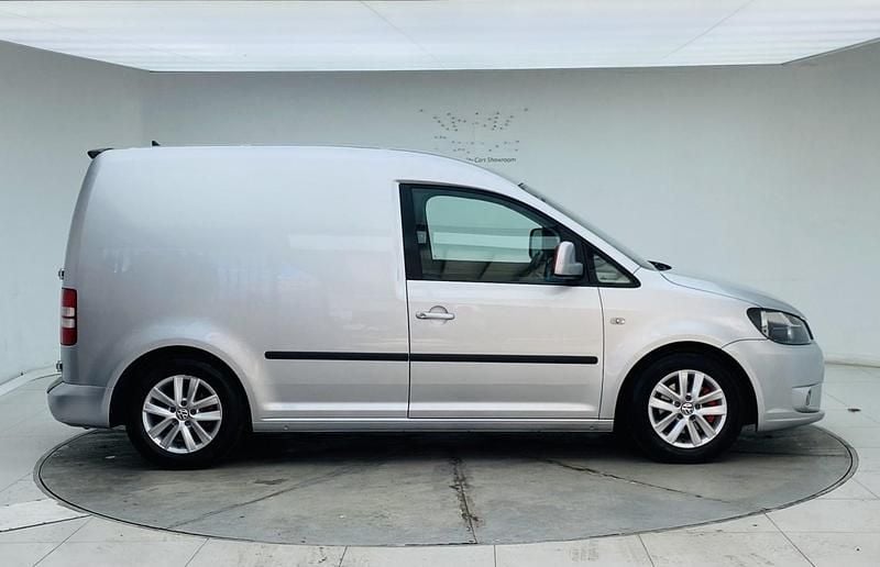 Usado VW Caddy Highline 102 HP (75 kW) 2012 Prateado Monovolume