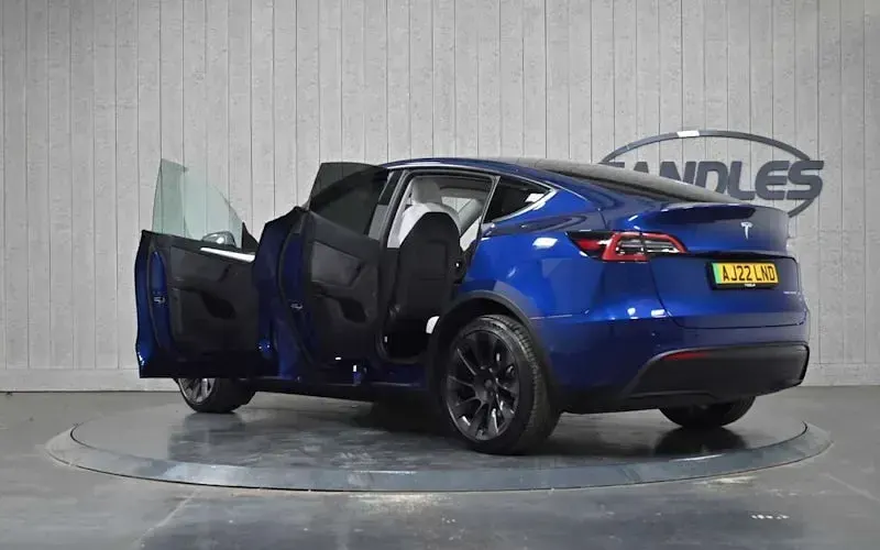 Used Tesla Model Y Long Range AWD 286 kW (389 HP) 2022 Blue SUV