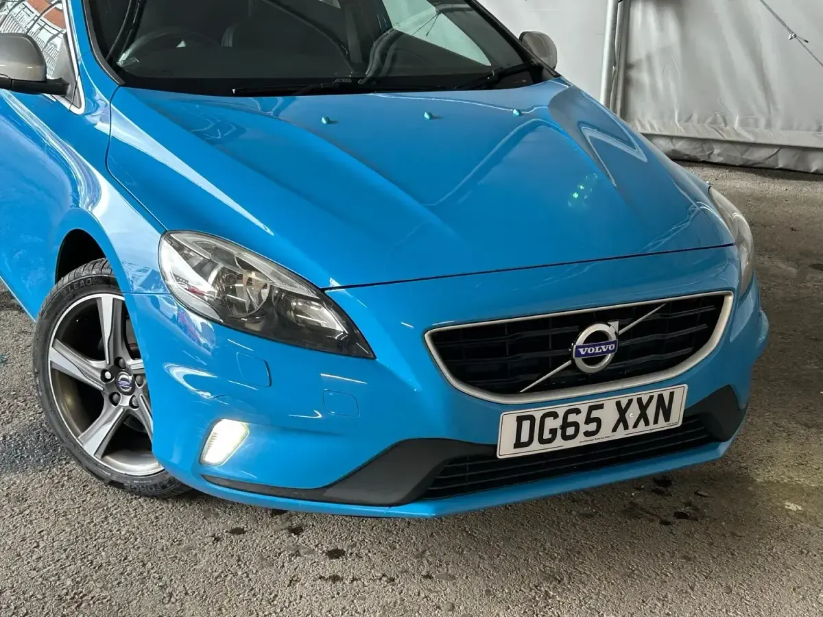 Used Volvo V40 R-Design 2015 Blue Hatchback
