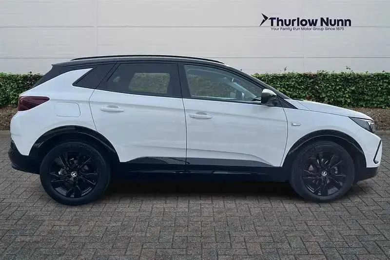 Used Vauxhall Grandland X GS Line 130 HP (95 kW) 2022 White SUV