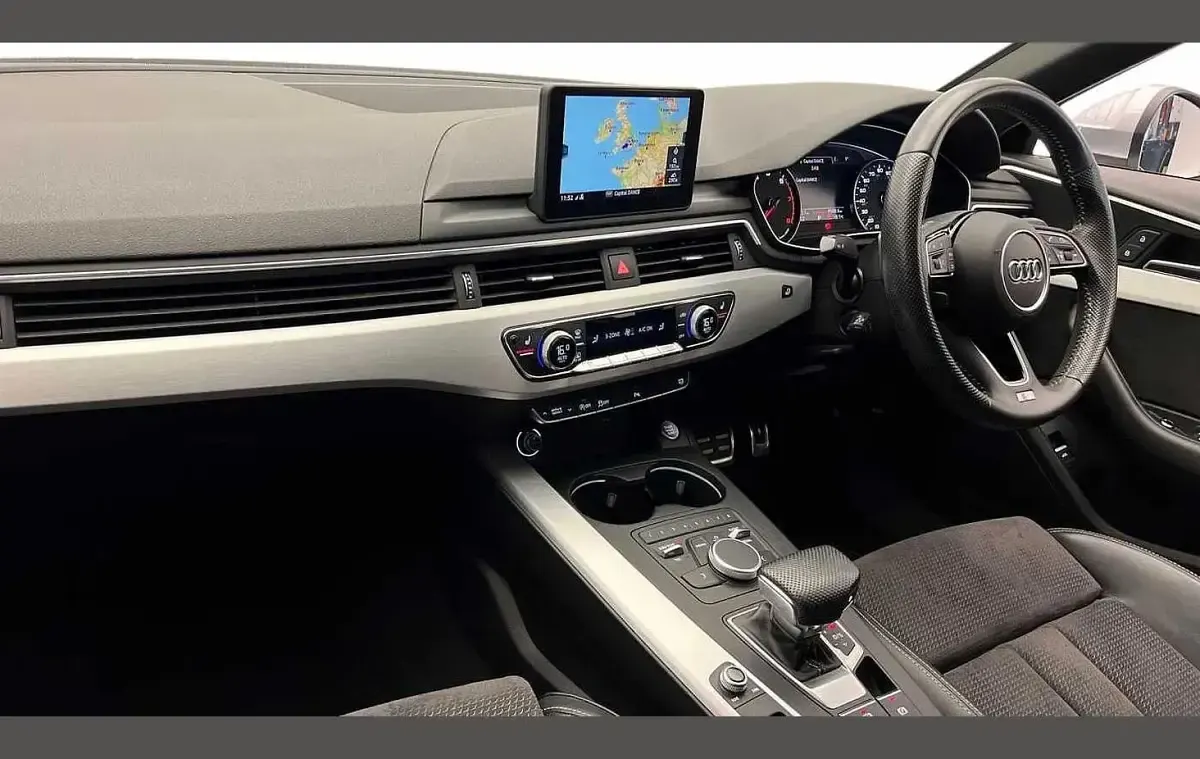 Used Audi A4 S-Line 148 HP (108 kW) 2019 Silver Sedan