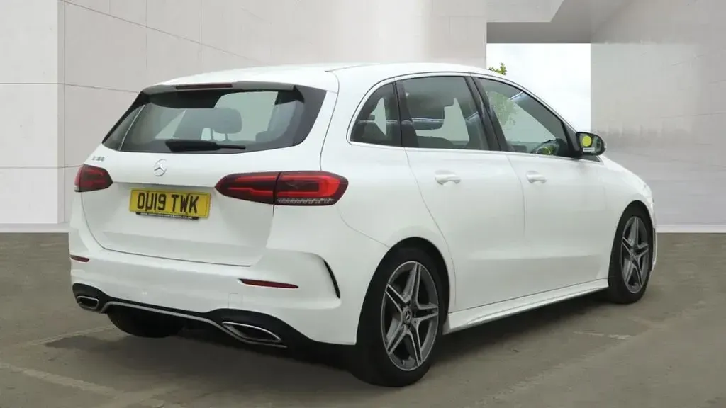 Used Mercedes B180 AMG line 136 HP (100 kW) 2019 White Hatchback