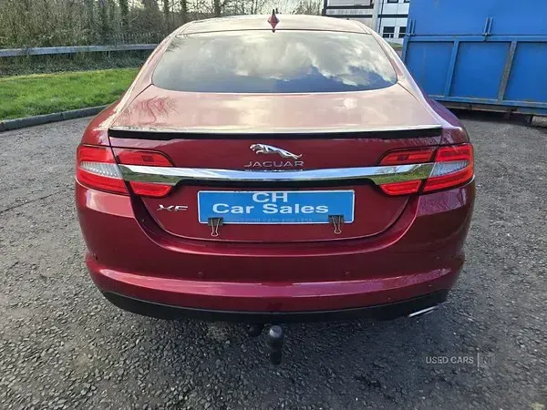 Używany Jaguar XF Luxury 200 KM (147 kW) 2015 Czerwony Sedan/Limuzyna