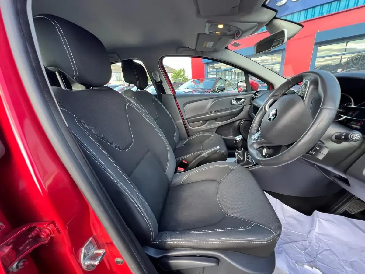 Used Renault Clio Dynamique 2017 Red Hatchback