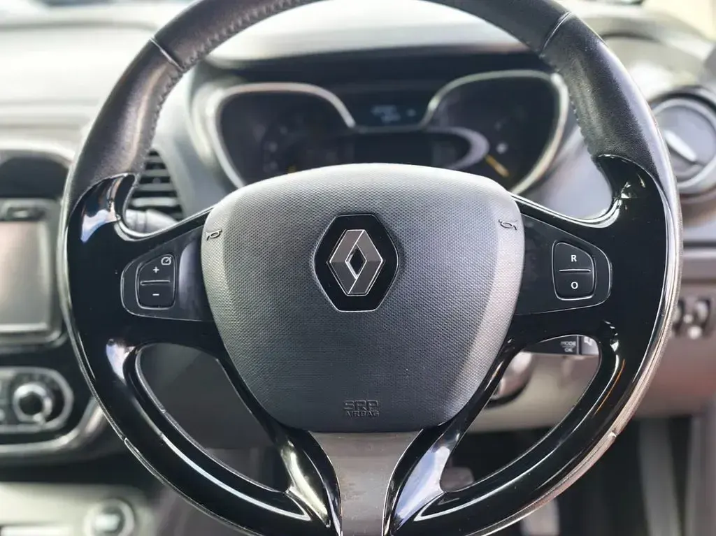 Used Renault Captur Dynamique 90 HP (66 kW) 2014 Orange/black SUV