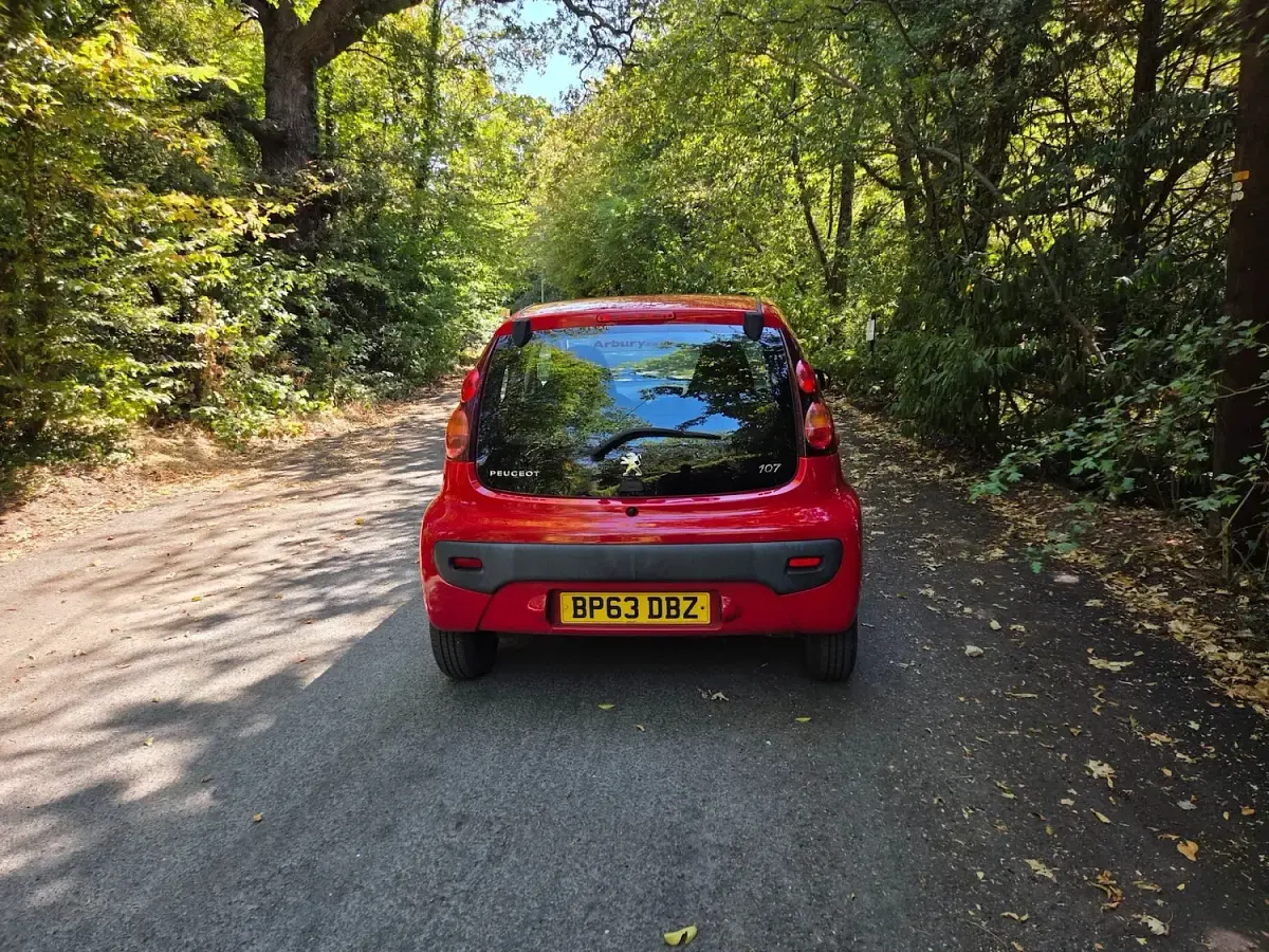 Used Peugeot 107 Active 68 HP (50 kW) 2014 Red Hatchback