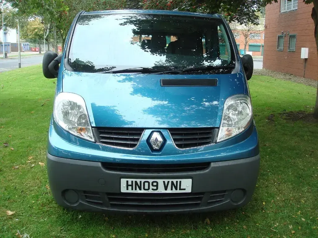 Used Renault Trafic 2009 Blue MPV