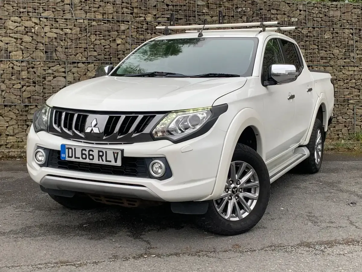 Used Mitsubishi L200 Warrior 181 HP (133 kW) 2016 White Pickup