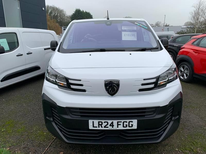 White Used 2024 Peugeot Expert Van | £17,995 (Fair price) - Image 1/4