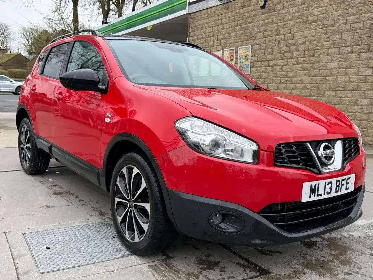 Used Nissan Qashqai 360º 130 HP (95 kW) 2013 Red SUV