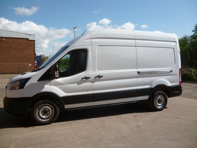 Usado Ford Transit 130 HP (95 kW) 2022 Branco Van