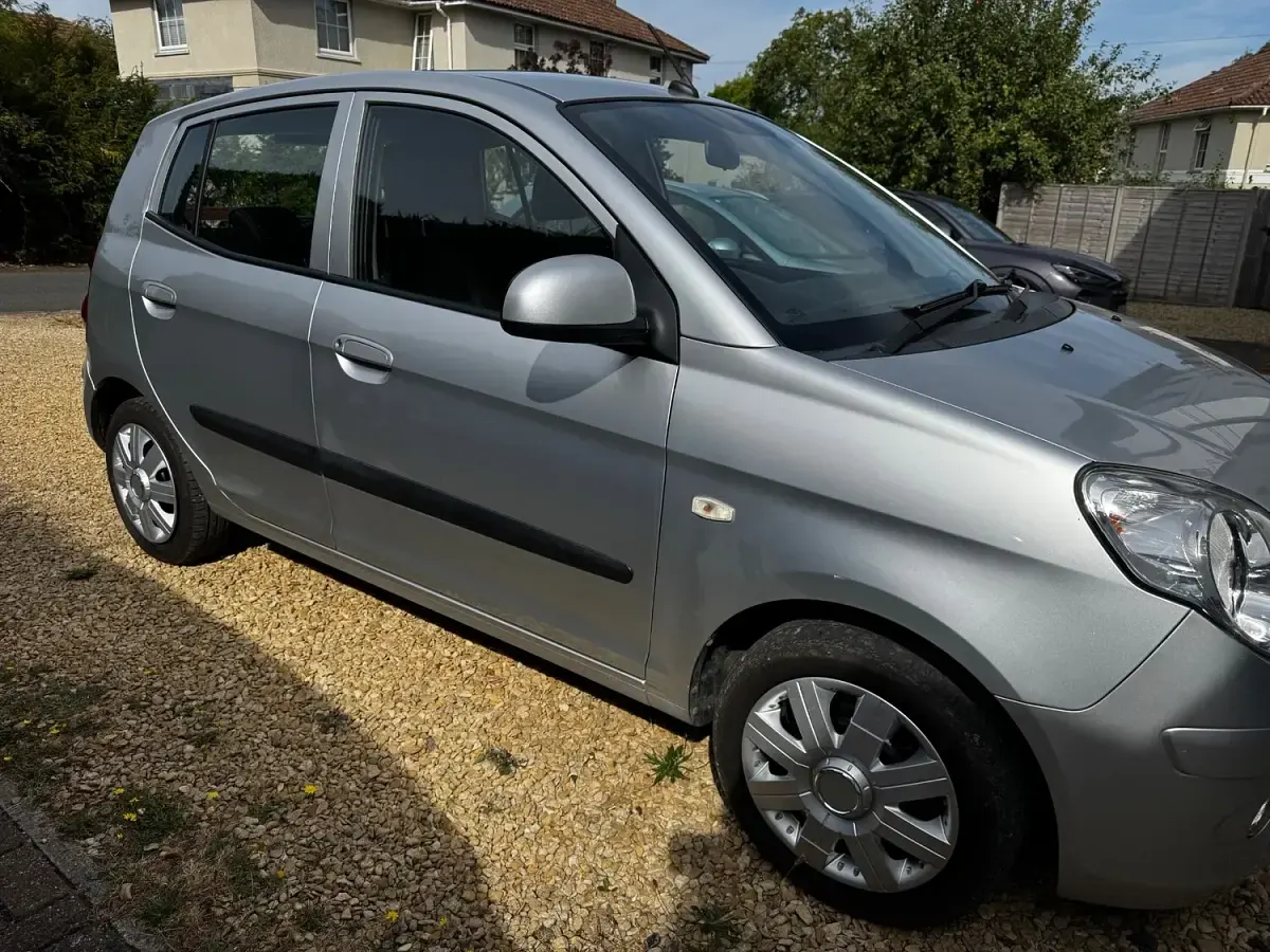 Used Kia Picanto 64 HP (47 kW) 2011 Silver Hatchback