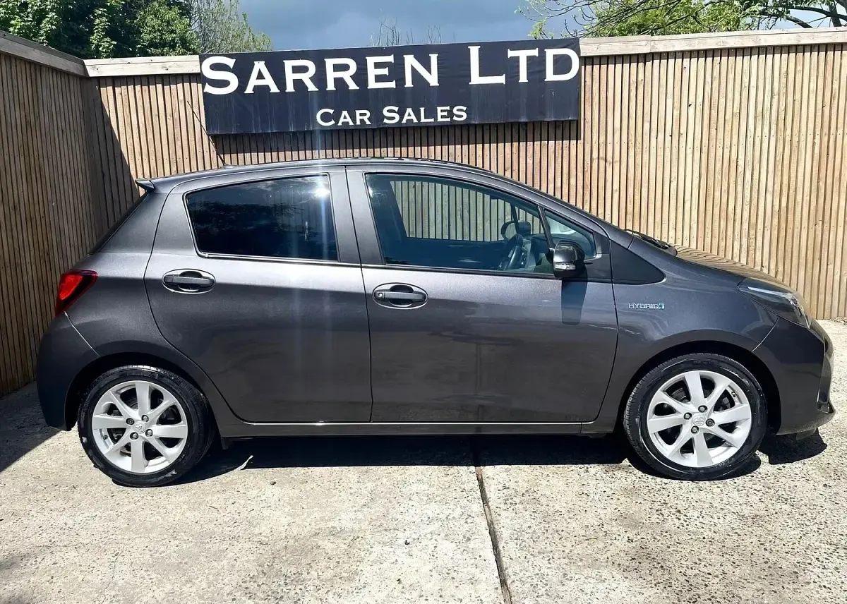 Used Toyota Yaris Sport 101 HP (74 kW) 2015 Grey Hatchback