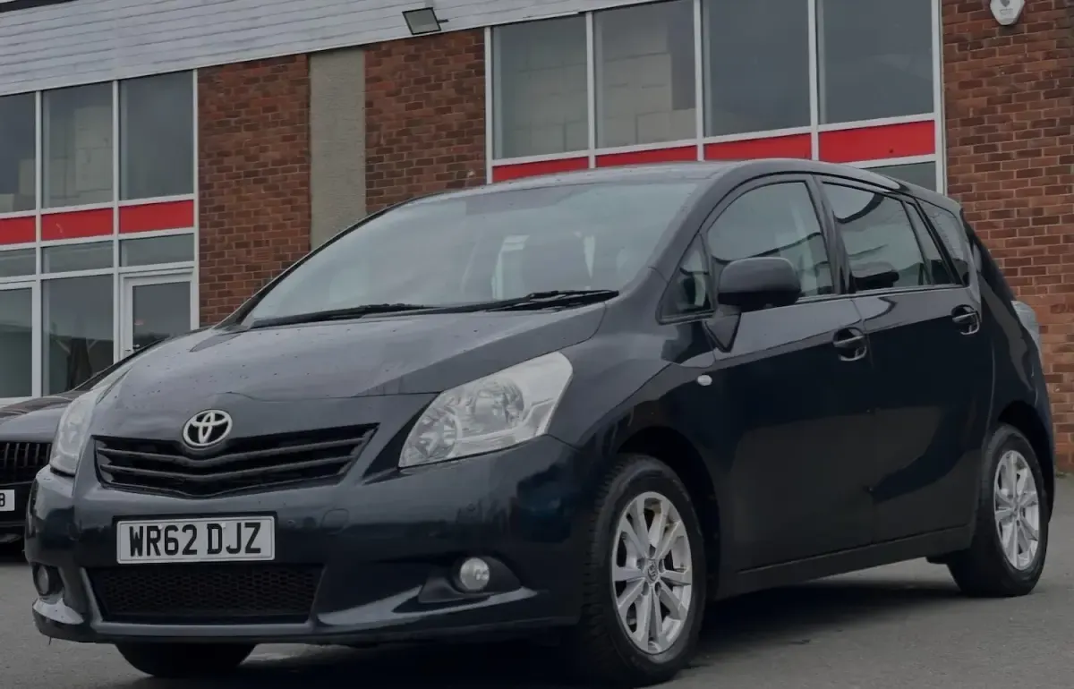 Used Toyota Verso 126 HP (92 kW) 2012 Black MPV