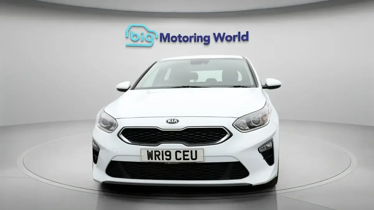 Used Kia Ceed 118 HP (86 kW) 2019 White Hatchback