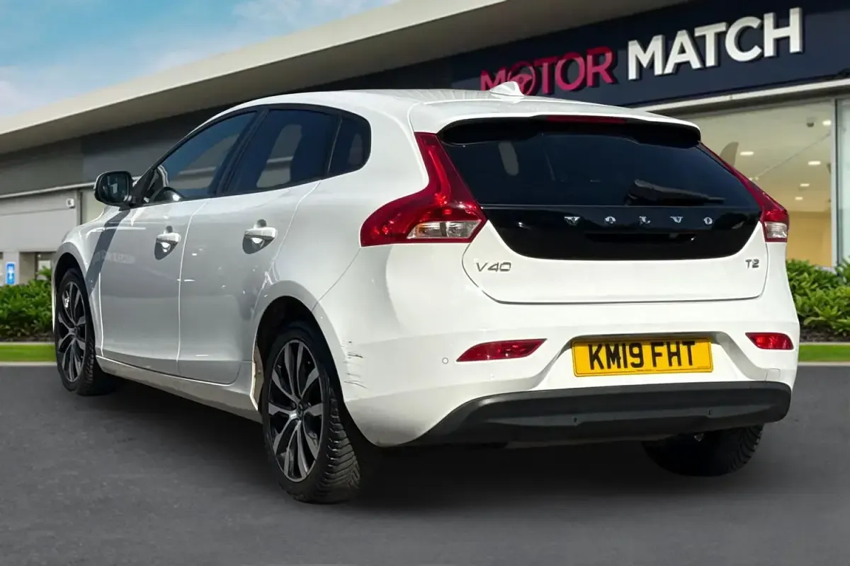 Used Volvo V40 R-Design 2019 White Hatchback