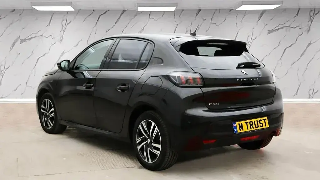 Second-hand Peugeot 208 Allure Premium 75 CP (55 kW) 2022 Negru Hatchback