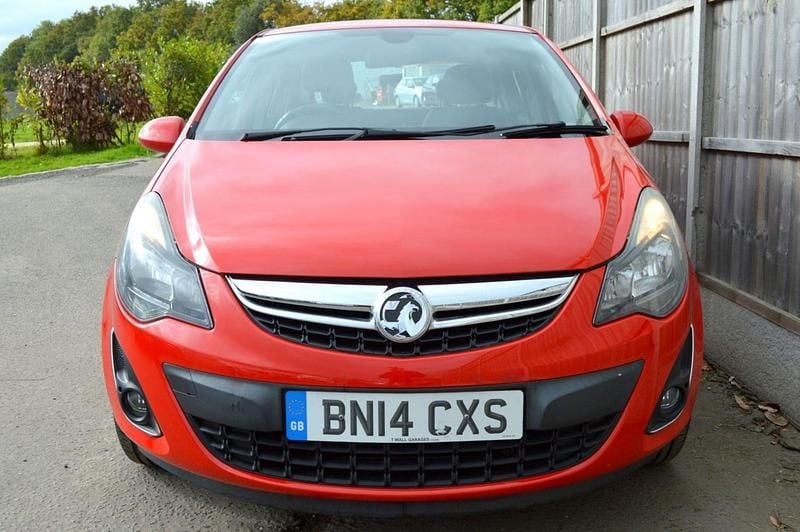 Used Vauxhall Corsa 95 HP (69 kW) 2014 Red Hatchback