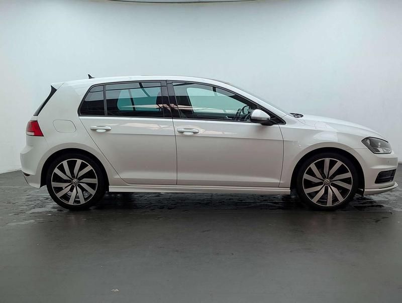 Used VW Golf VII R-line Edition 150 HP (110 kW) 2017 White Hatchback