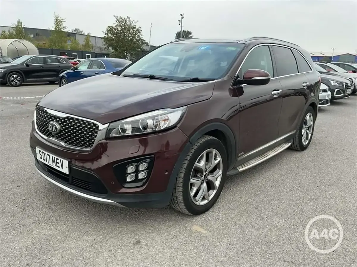 Used Kia Sorento 200 HP (147 kW) 2017 Red SUV