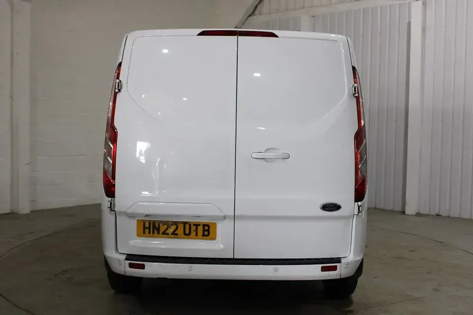 Used Ford Transit Custom Limited 130 HP (95 kW) 2022 White Van